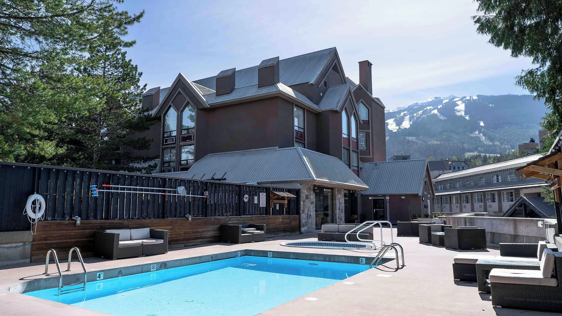 2 Central Hotels Near Whistler Blackcomb That Deliver