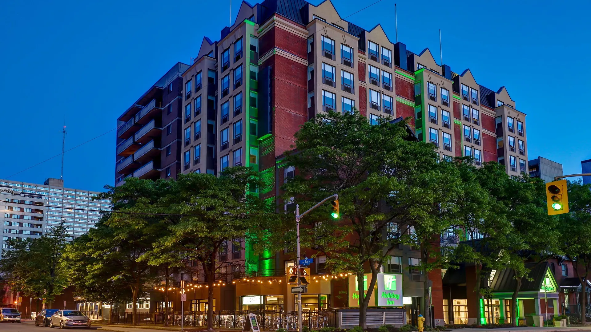 4 Resort-Style Hotels in Downtown Ottawa Worth Booking