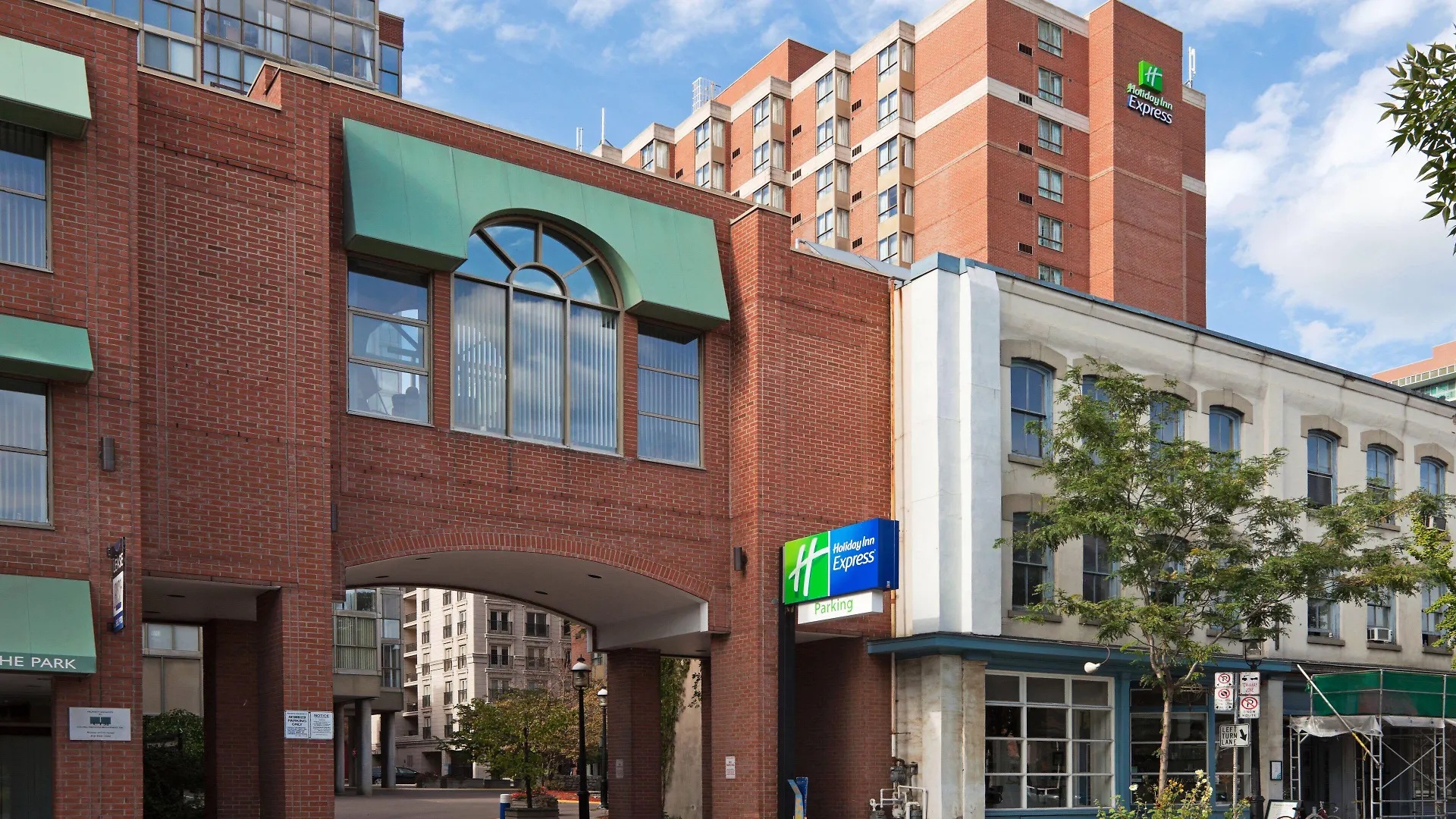 6 Smart 3-Star Hotels in Downtown Toronto Worth Booking