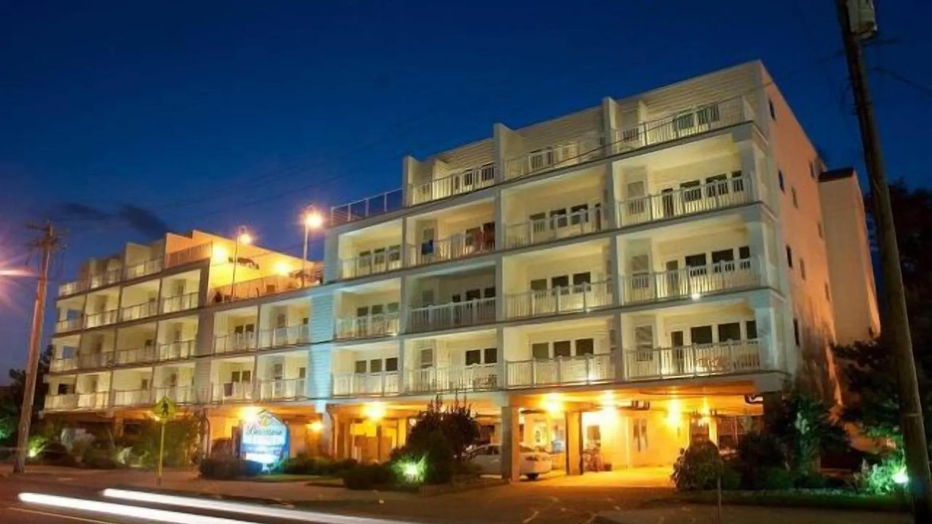 Staying Near Lucy the Elephant: 4 Central Hotels Compared