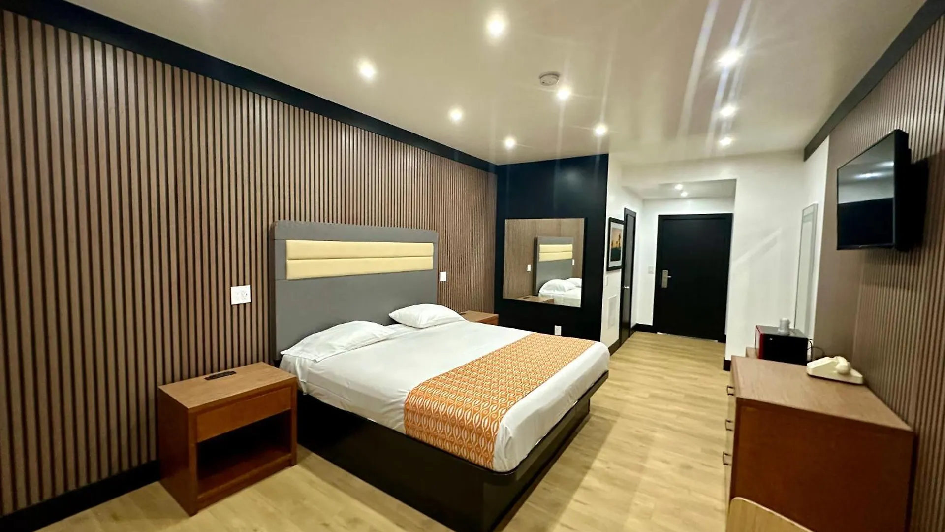 6 Smart 3-Star Hotels Near Anaheim Plaza Worth Booking