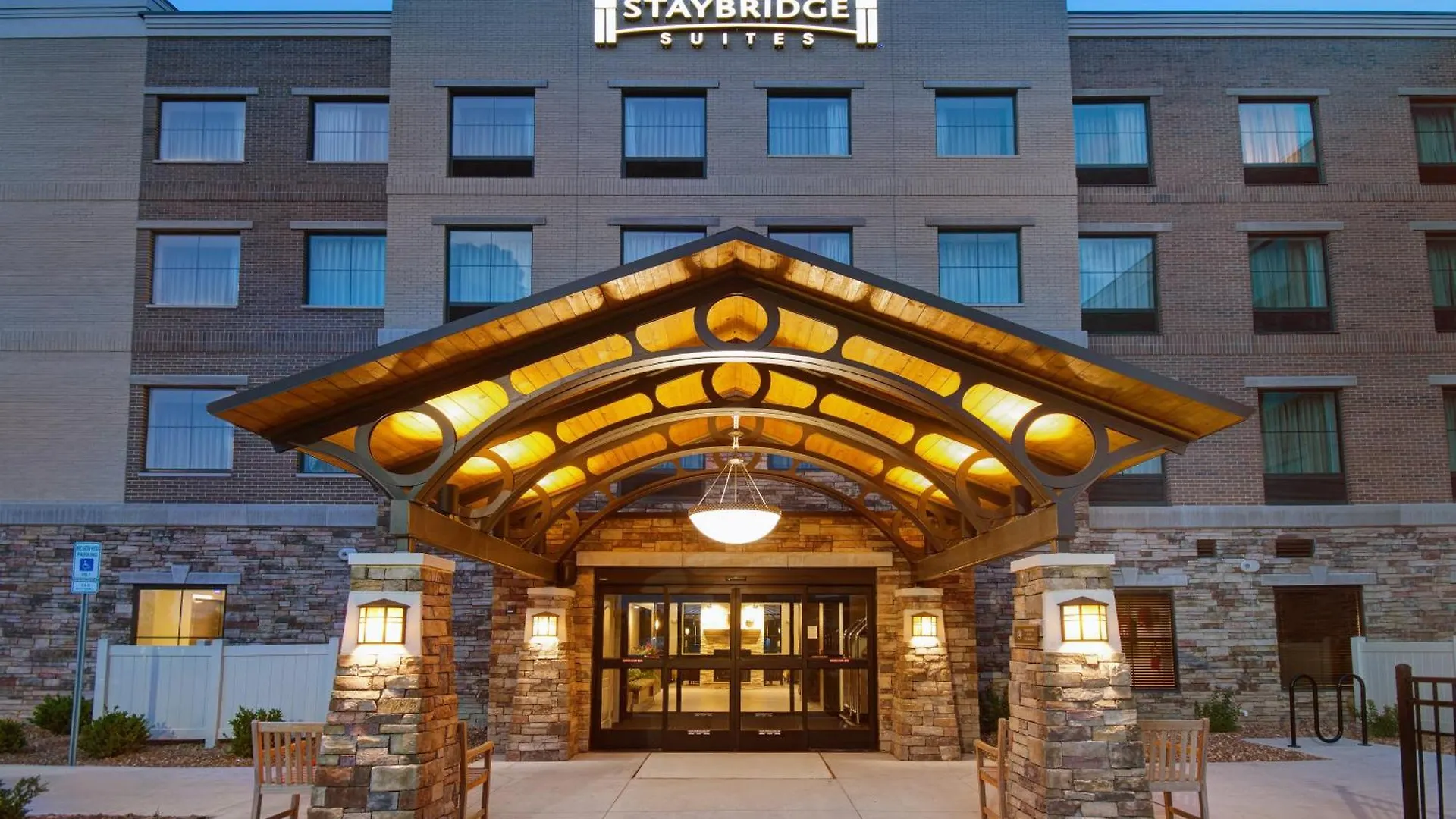 5 Top 3-Star Hotels Near Sterling Chateau for Smart Stays