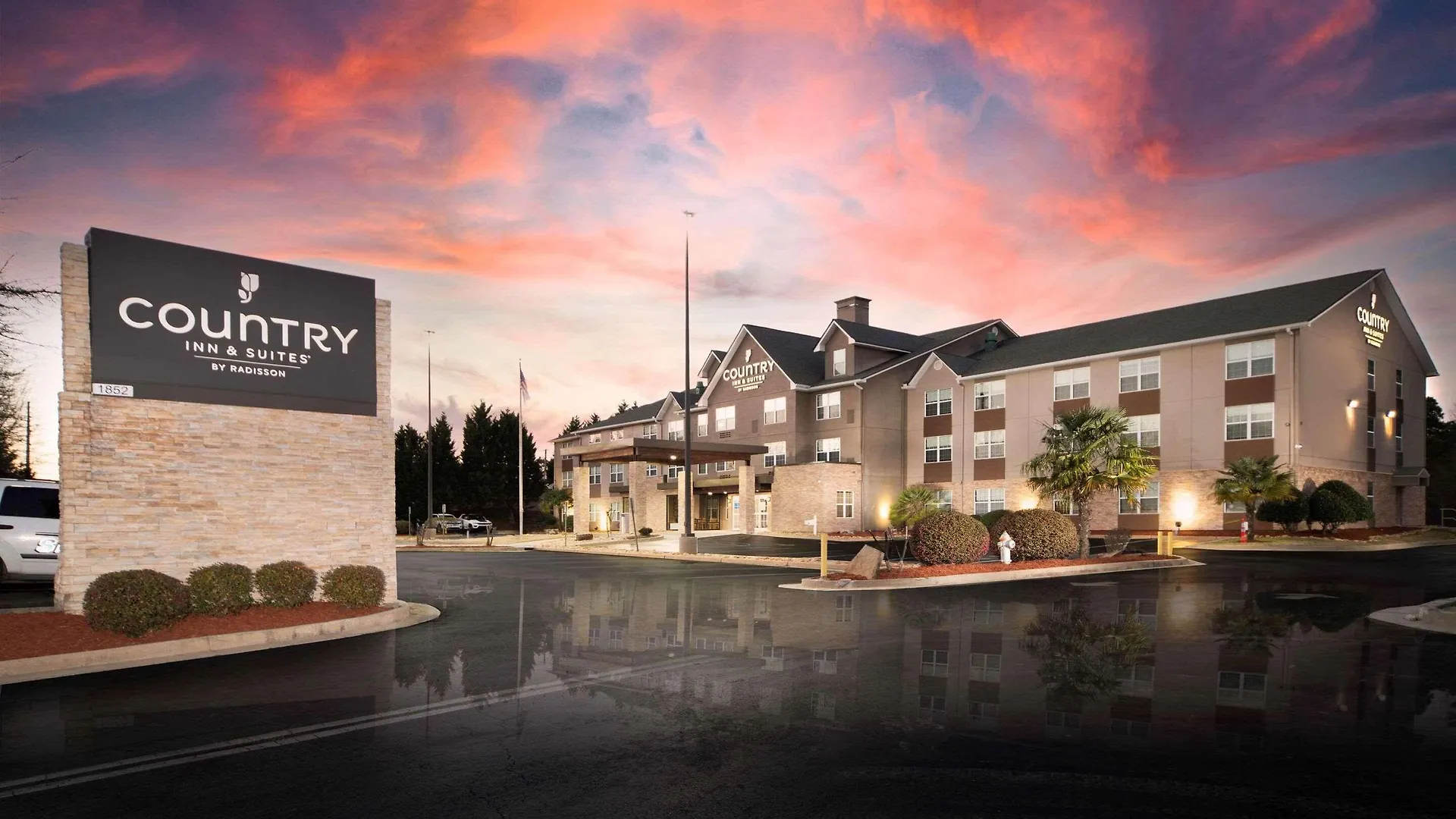 Staying Near Yellow River Regional Park: 5 Hotels Compared