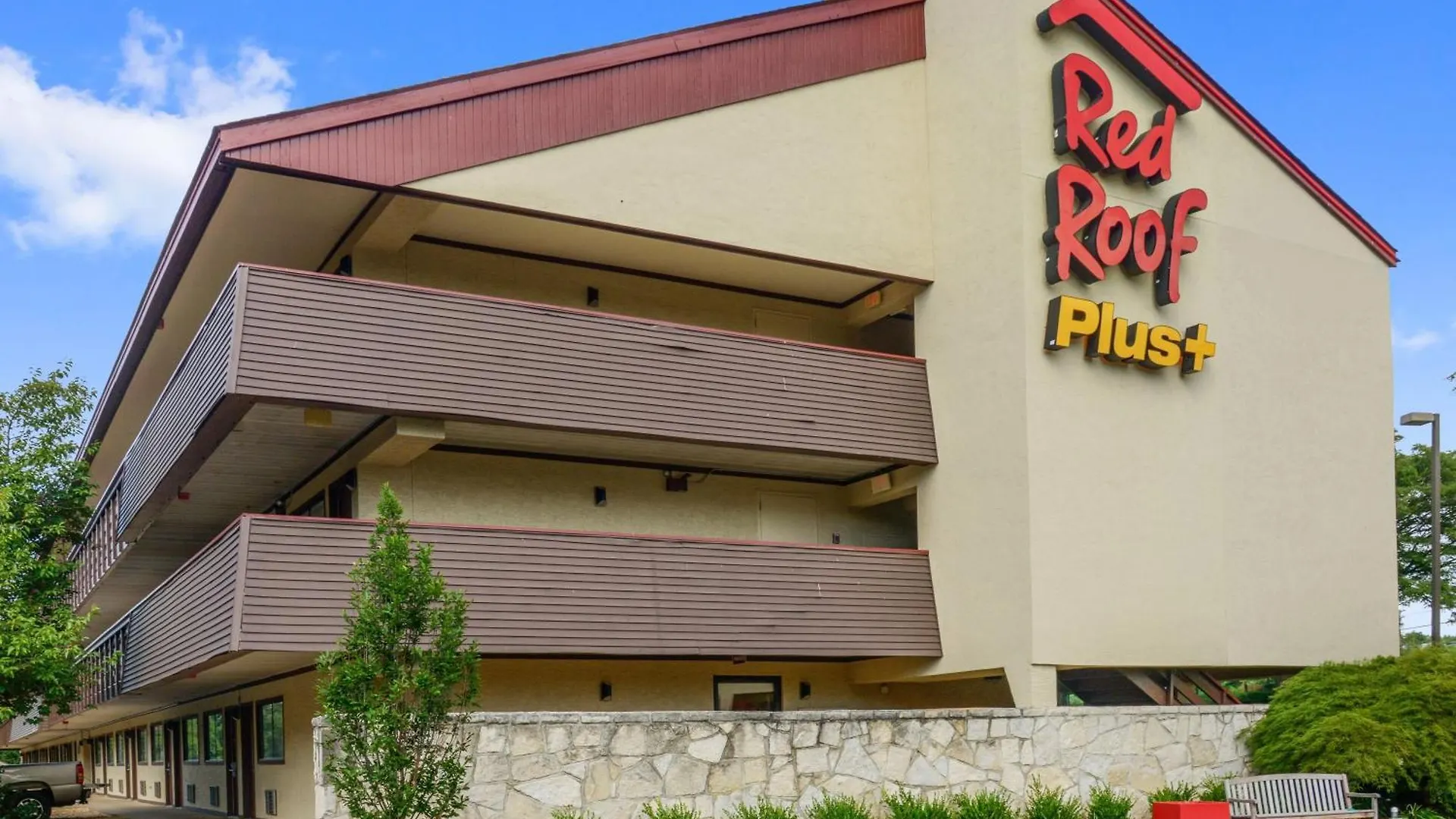 4 Top 3-Star Hotels Near Manassas Park Shopping Center