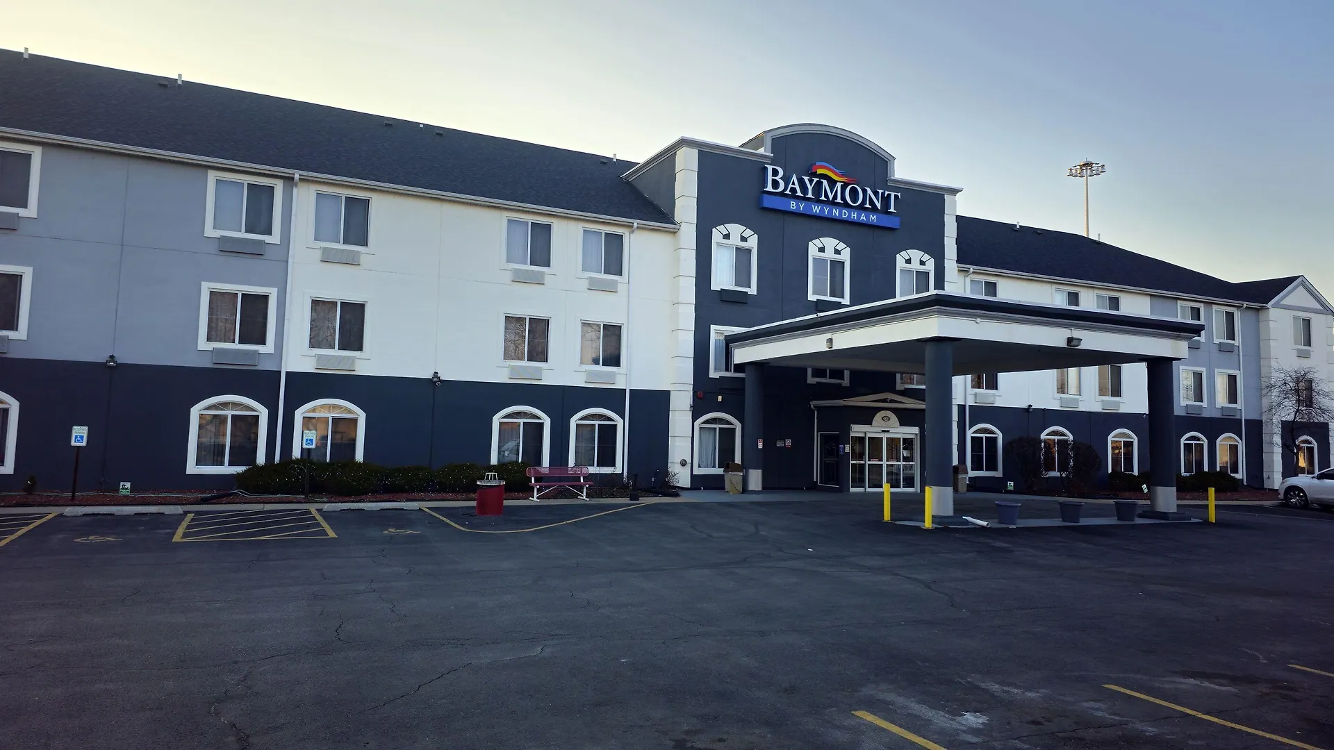 4 Hotels Near Calumet Memorial Park Dist Worth Booking
