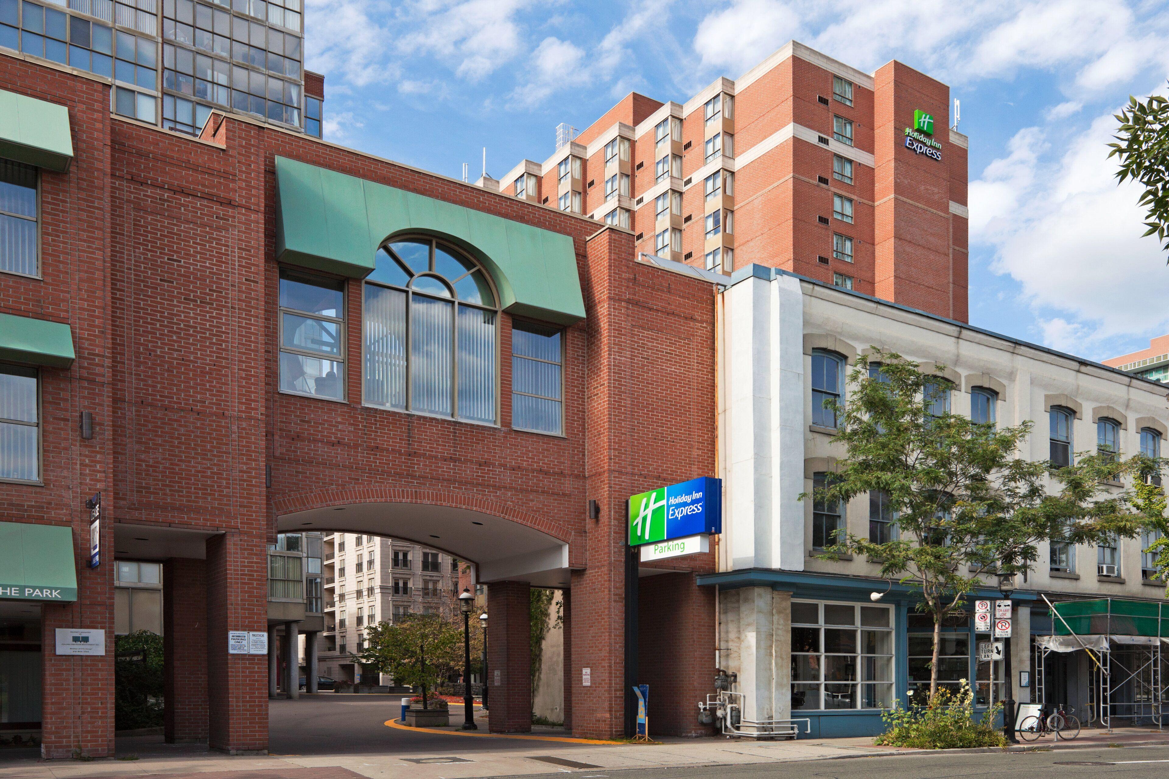 6 Smart 3-Star Hotels in Downtown Toronto Worth Booking