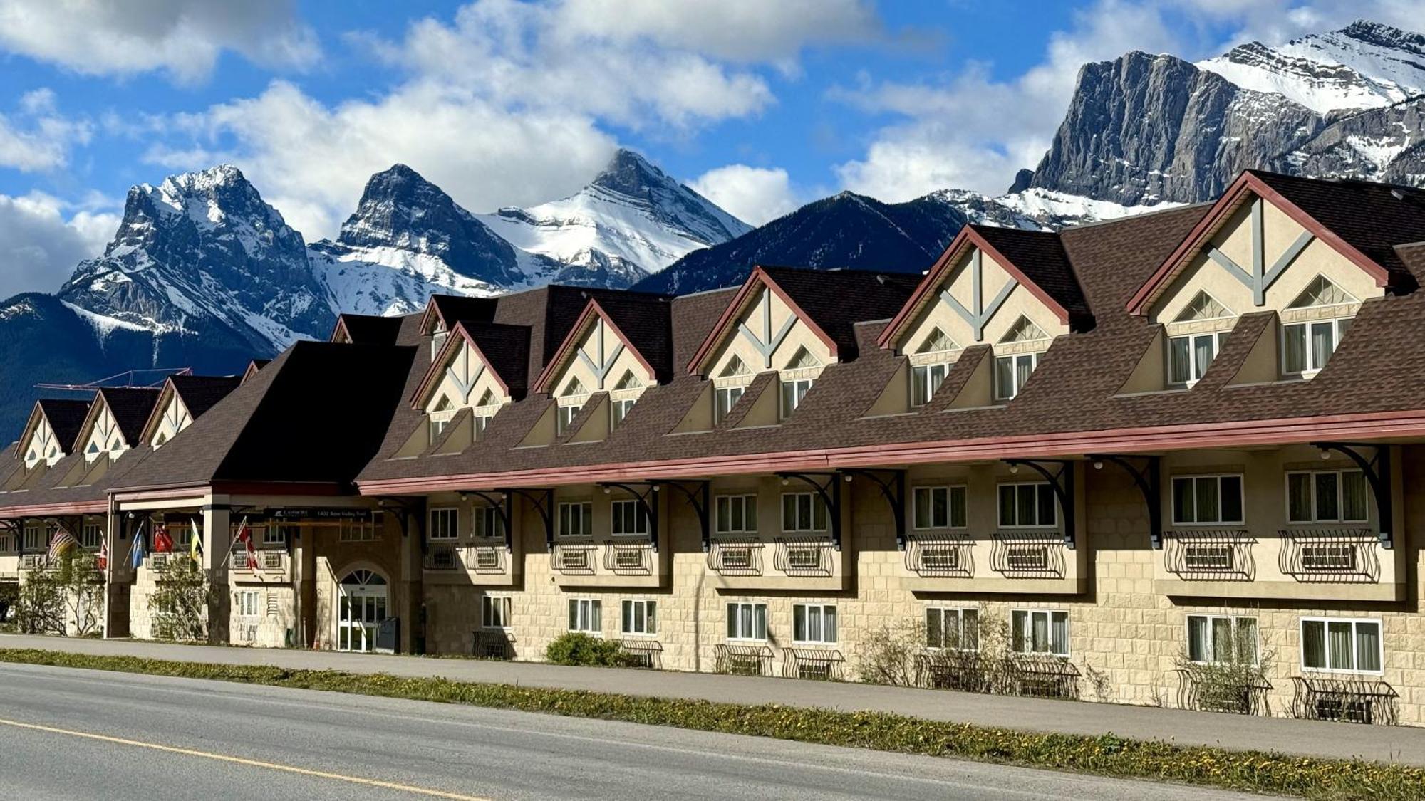 Staying In Banff National Park: 7 Business Hotels Compared