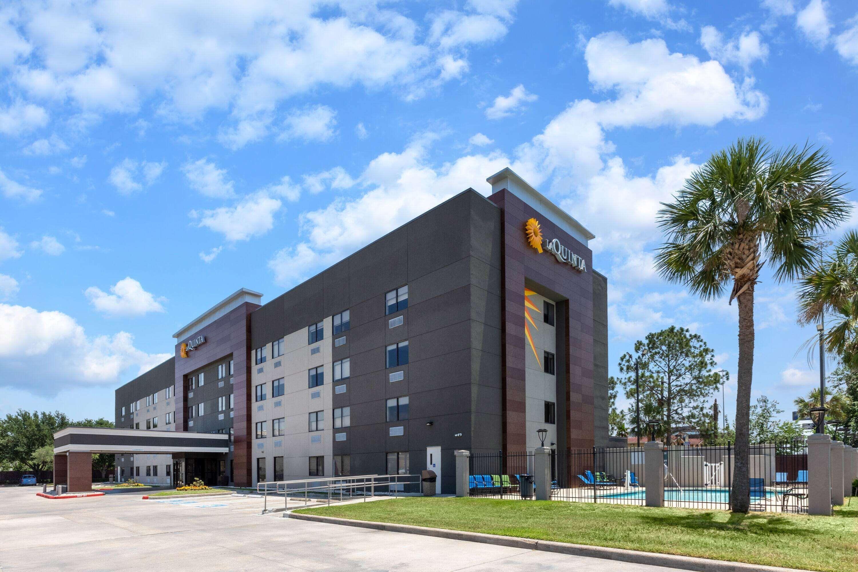 Staying In Northwest Houston: 10 Business Hotels Compared