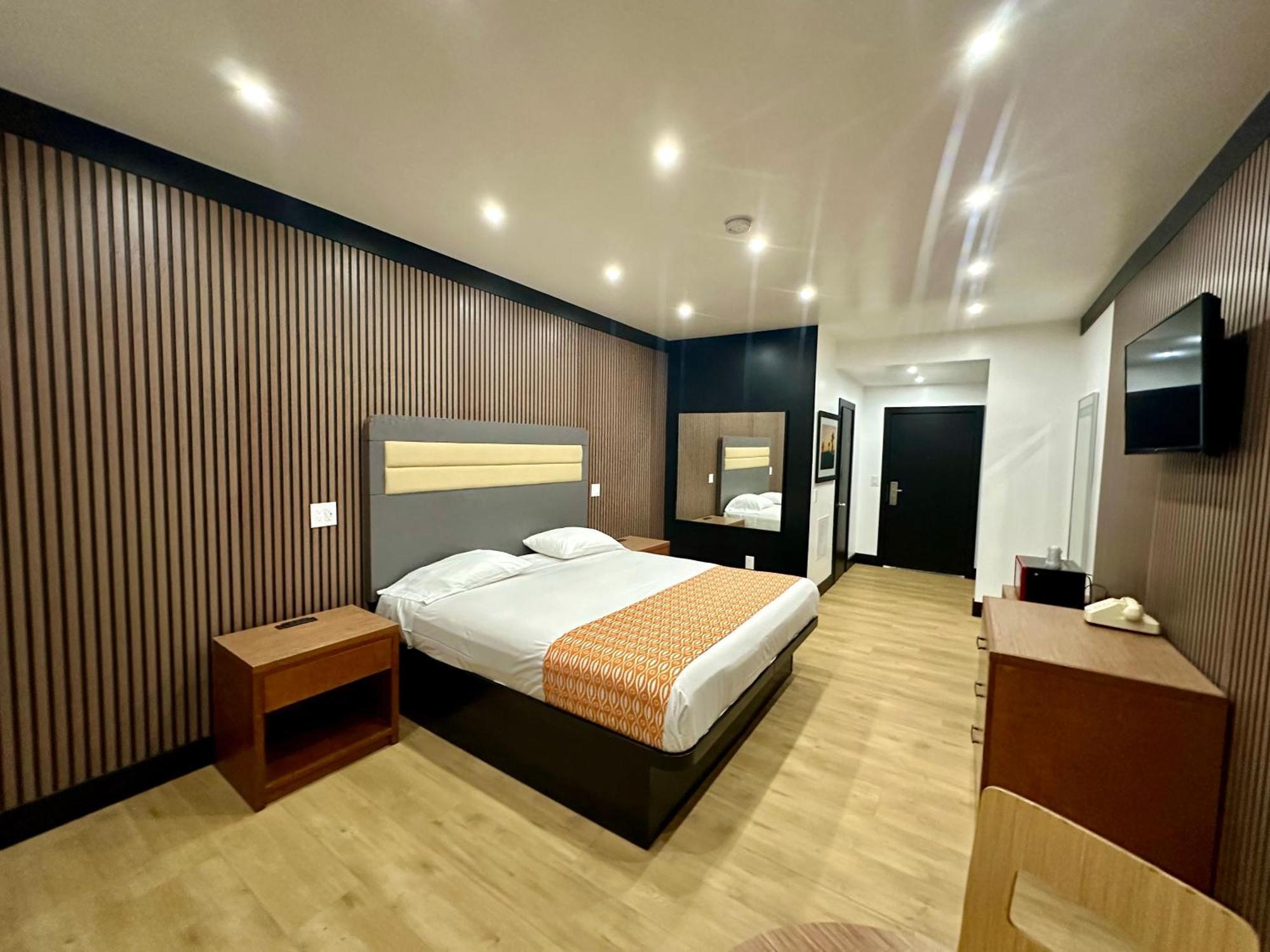 6 Smart 3-Star Hotels Near Anaheim Plaza Worth Booking